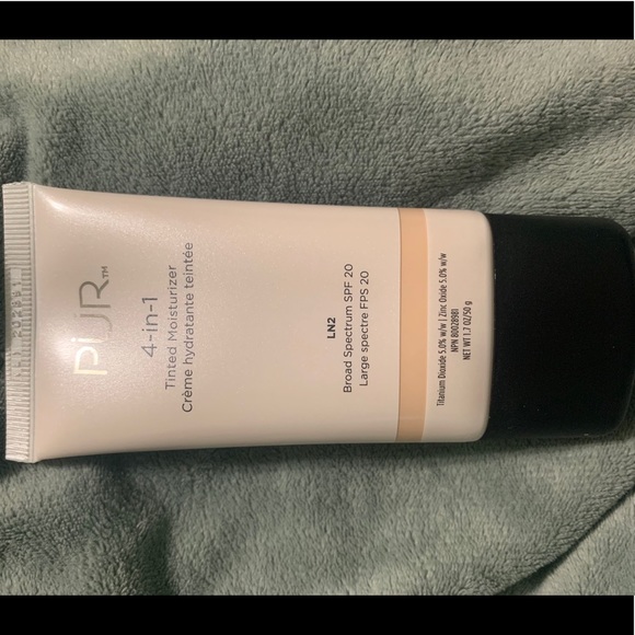 PUR 4-in-1 Tinted Moisturizer - Picture 4 of 6